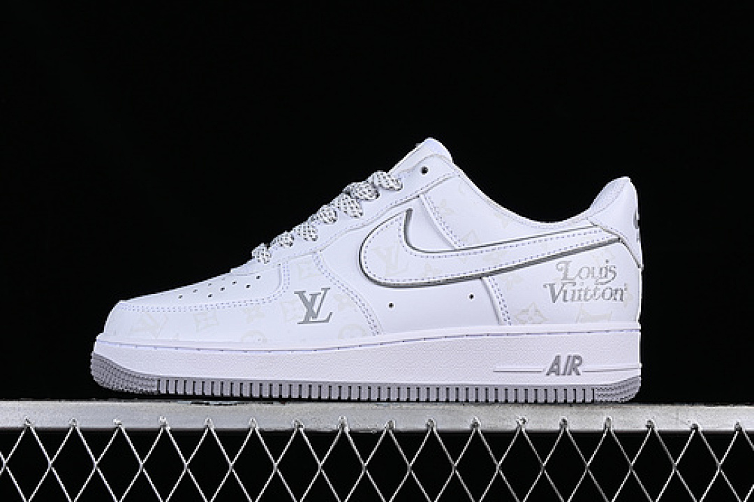 Nike [CW2288-111]-[AIR FORCE 1 07 LOW WHITE/GREY]-[WOMAN:36-39]-[MAN:40-45], photo 1