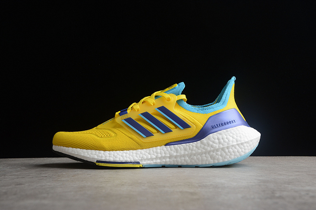 ULTRABOOST 22 SHOES YELLOW/LEGACY INDIGO/SKY RUSH · GW1710, photo 1