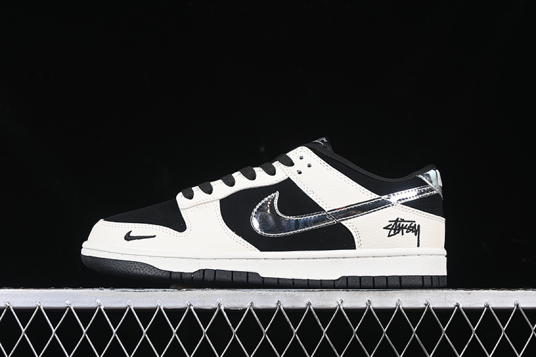 Unbranded [KK1333-015]-[SB DUNK LOW WHITE/BLACK/SILVER]-[WOMAN:36-39]-[MAN:40-45], photo 1