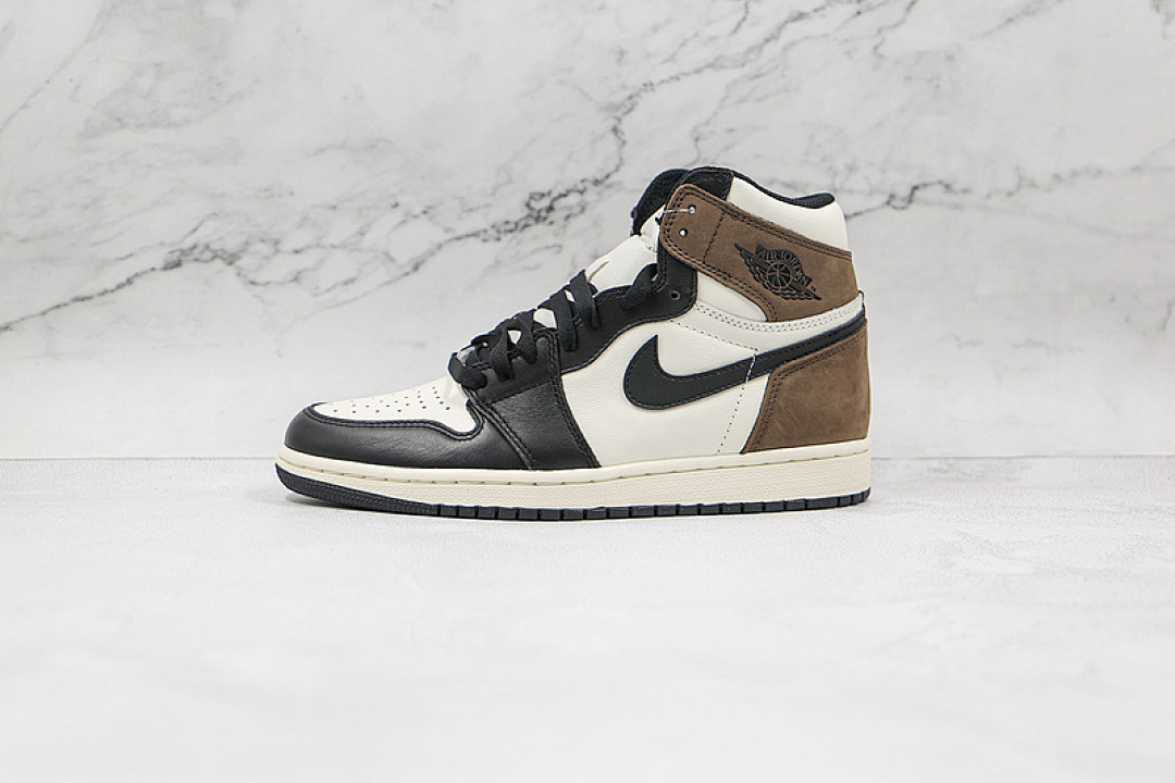Jordan [555088-105]-[AIR JORDAN 1 RETRO HIGH OG SAIL/DARK MOCHA/BLACK/BLACK]-[MAN:40-46], photo 1