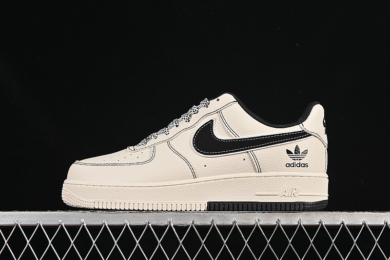 Nike Nike AIR FORCE 1 07 LOW BLACK/WHITE · KB1688-003, photo 1