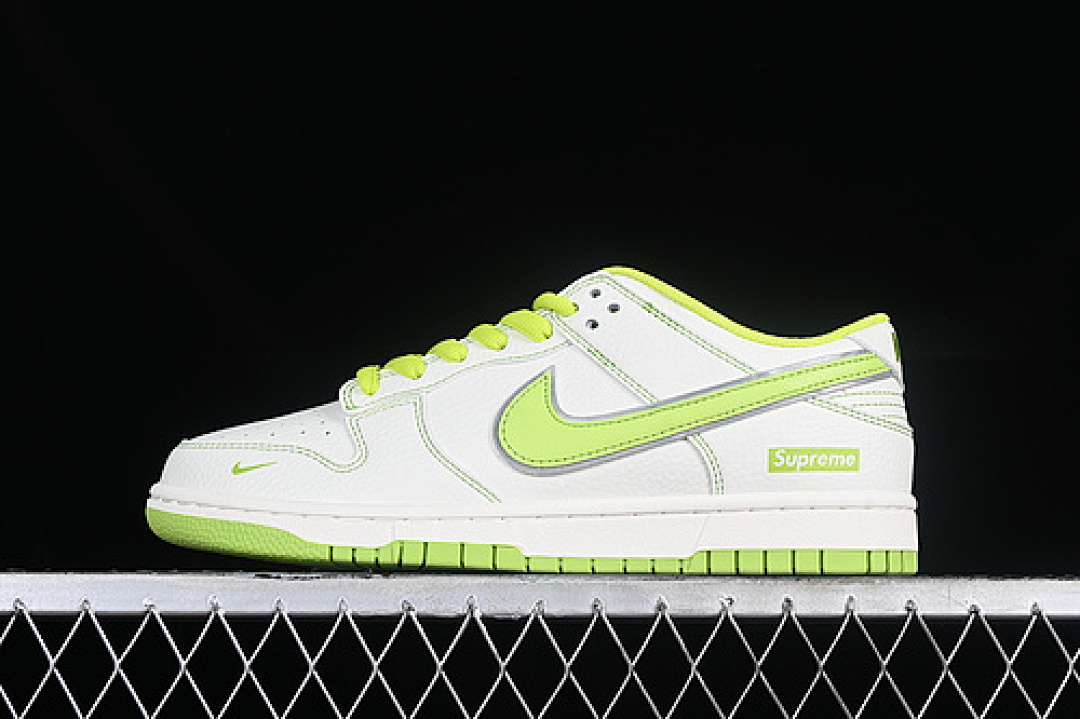 Supreme [RM2308-238]-[SUPREME SB DUNK LOW OFF WHITE/GREEN]-[WOMAN:36-39]-[MAN:40-45], photo 1