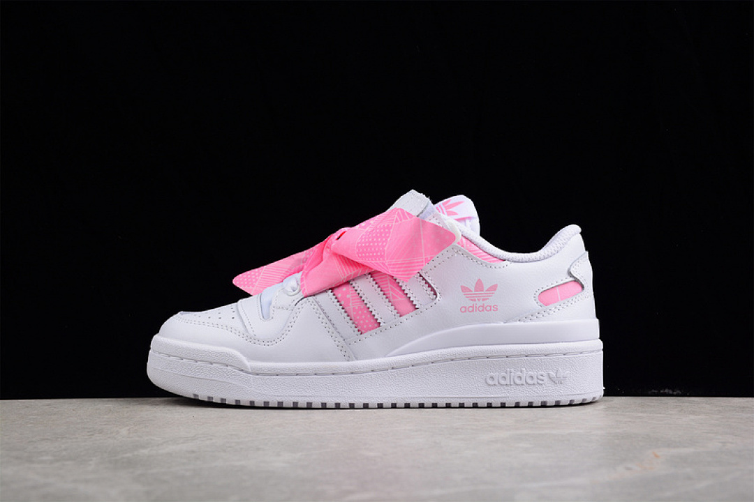 FORUM 84 LOW SHOES CLOUD WHITE/CLOUD WHITE/LIGHT PINK · Q47375, photo 1