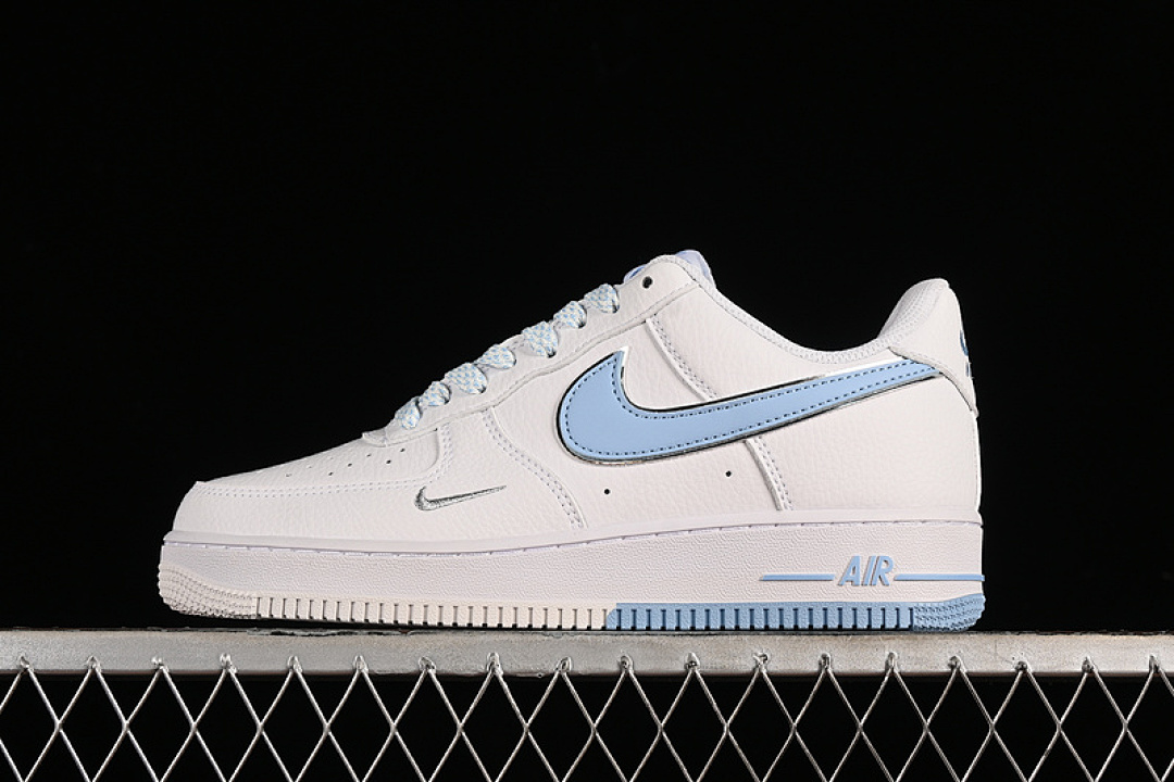 Nike Nike AIR FORCE 1 07 LOW WHITE/BLUE/SILVER · CW2288-111, photo 1
