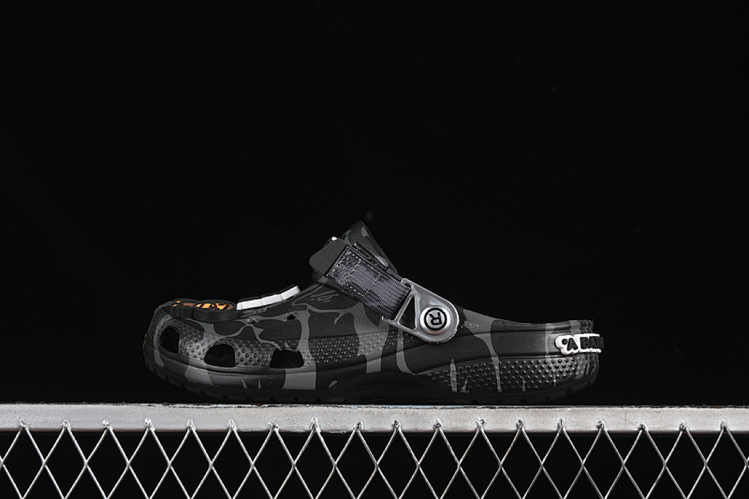 Crocs Crocs [BAPE X CLASSIC CLOG BLACK/GREY]-[WOMAN:36-39]-[MAN:40-46], photo 1