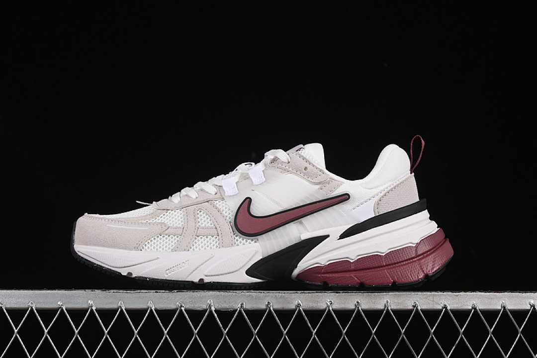 Unbranded [HQ3500-100]-[V2K RUN WHITE/BLACK/TEAM RED]-[WOMAN:35.5-39]-[MAN:40-45], photo 1