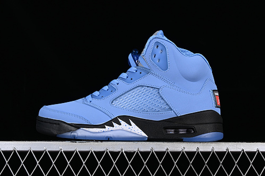 Jordan [DV1310-401]-[AIR JORDAN 5 UNIVERSITY BLUE/BLACK/WHITE]-[WOMAN:36-39]-[MAN:40-47.5], photo 1