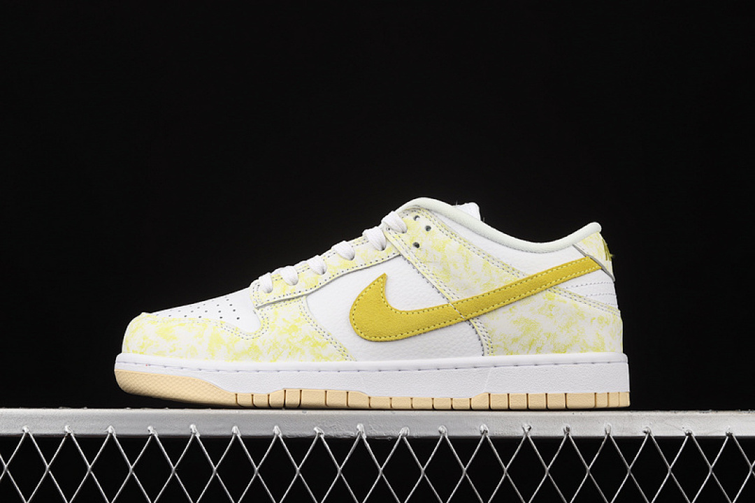 Nike SB DUNK LOW OG YELLOW STRIKE/​YELLOW STRIKE/WHITE · DM9467-700, photo 1