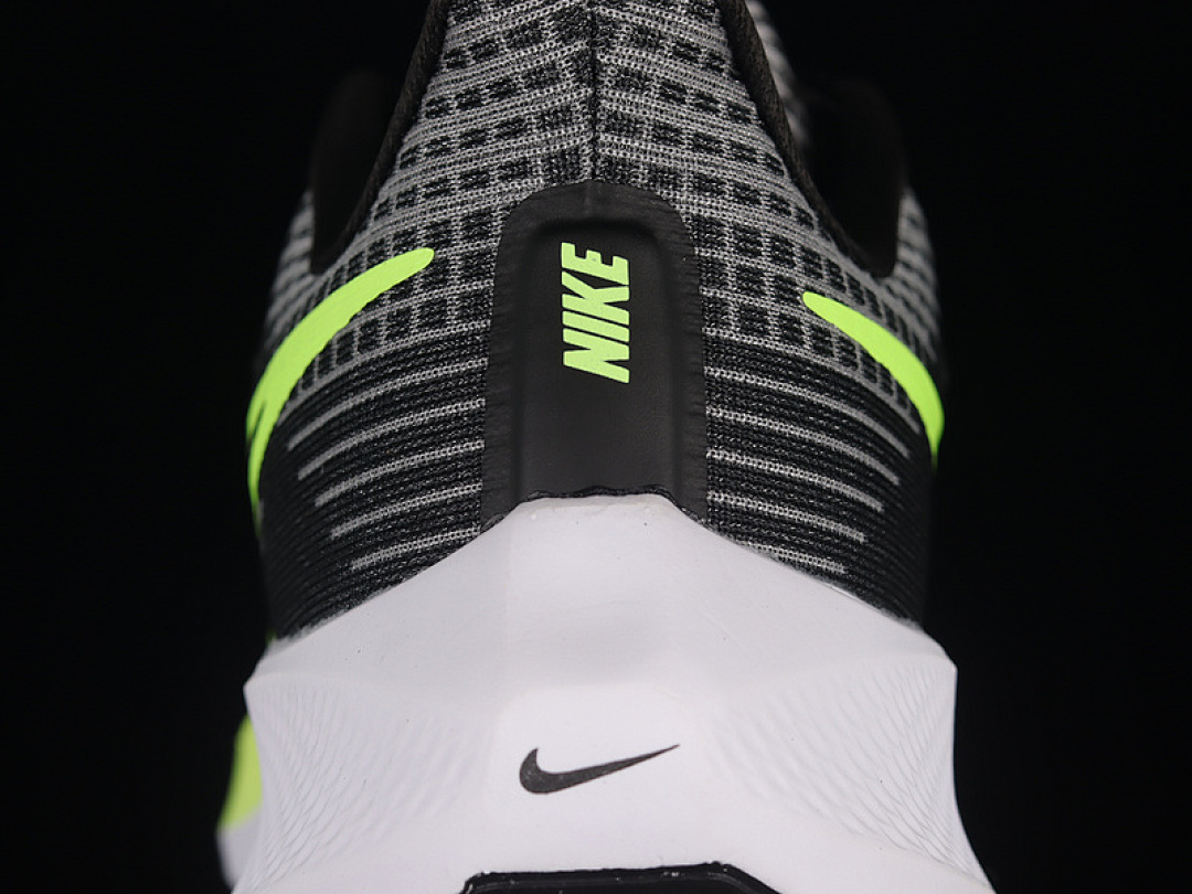 Nike [DM4015-002]-[AIR ZOOM PEGASUS 39 GS BLACK/BARELY VOLT/TOTAL ORANGE/VOLT]-[MAN:39-45] - Image 6