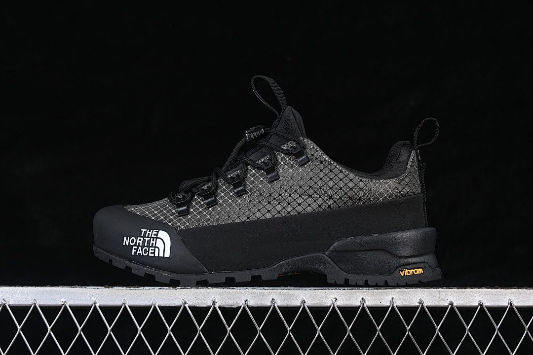 The North Face [NFA817B8OR-080]-[THE NORTH FACE GLENCLYFFE LOW GREY/BLACK]-[WOMAN:39]-[MAN:40-45], photo 1