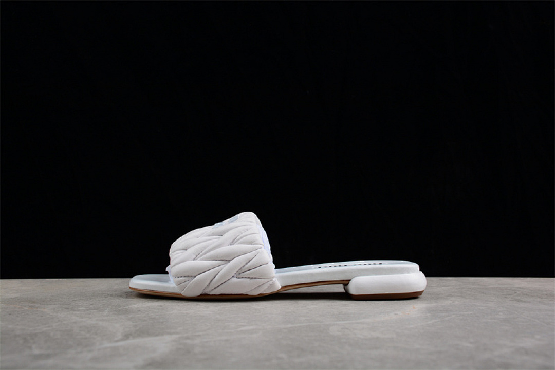 Unbranded [𝑴𝒊𝒖𝑴𝒊𝒖 SNGG WHITE]-[WOMAN:35-39] - Image 10