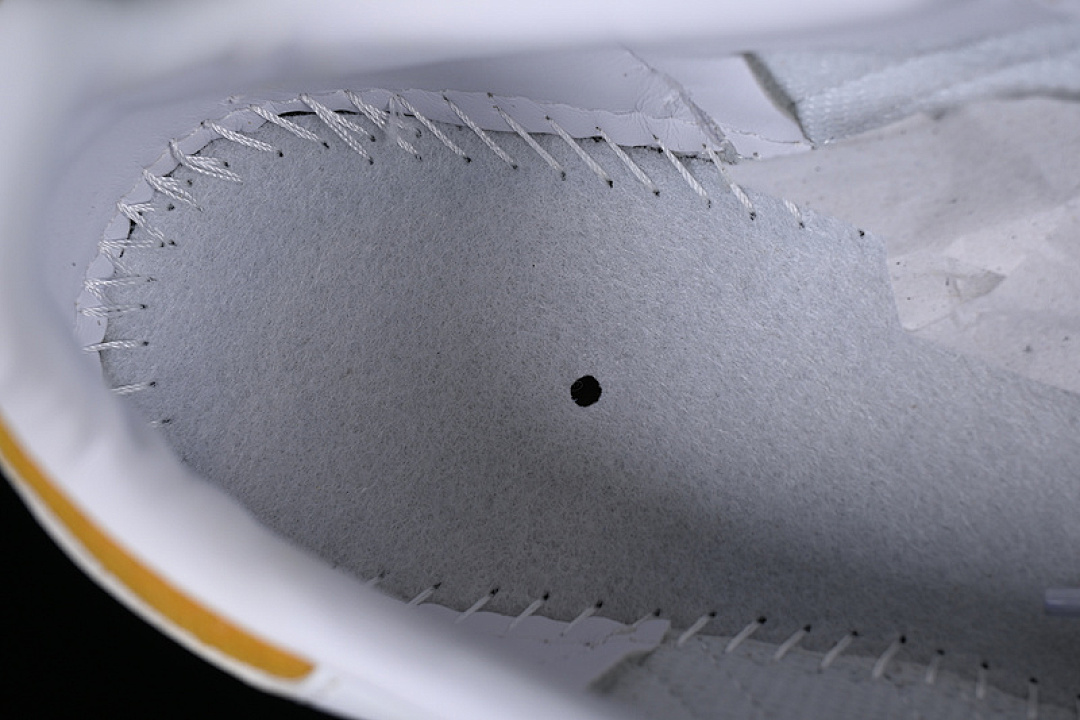 Adidas [IE4800]-[ADIDAS KITH X SAMBA OG CLASSICS PROGRAM MANGO FOOTWEAR WHITE/OFF WHITE]-[MAN:35-45] - Image 4