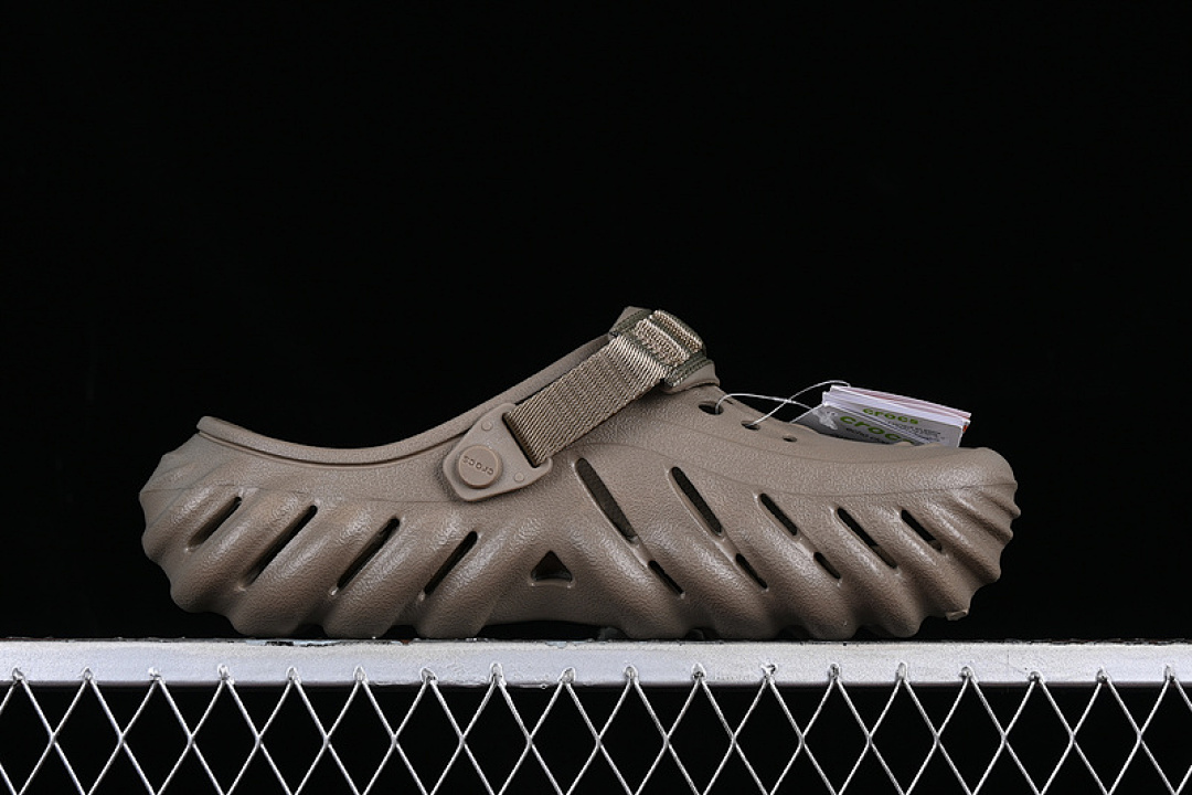 Crocs [SALEHE BEMBURY X CROCS POLLE CLOG KHAKI/CROCS KHAKI]-[UNISEX:36-46] - Image 9