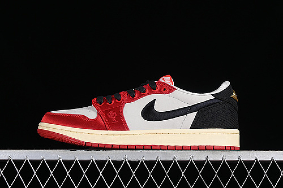 Jordan [FN0432-100]-[TROPHY ROOM AIR JORDAN 1 LOW OG AWAY SAIL/BLACK-VARSITY RED-MUSLIN]-[36-47.5], photo 1