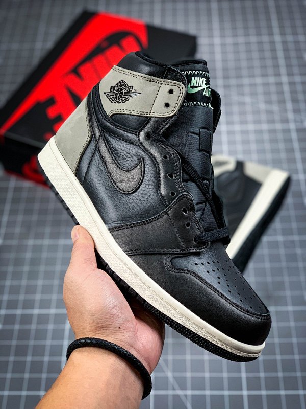 Jordan AIR Jordan 1 HIGH OG BLACK/BLACK/LIGHT GREY-WHITE · 555088-033, photo 1