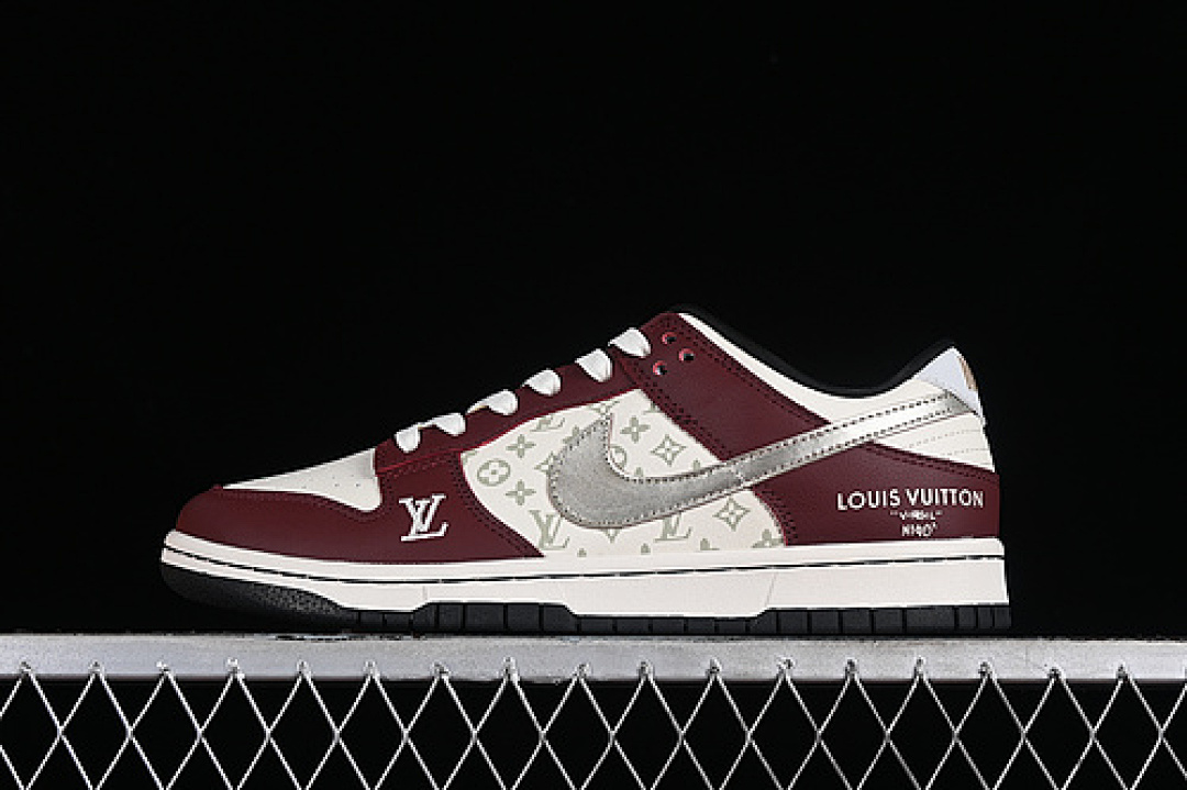 Louis Vuitton Nike LOUIS VUITTON DUNK LOW SB WHITE/RED/SILVER · FC1688-188, photo 1