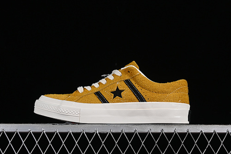 Converse Converse ONE STAR ACADEMY PRO SUNFLOWER GOLD/BLACK/EGRET · A06425C, photo 1