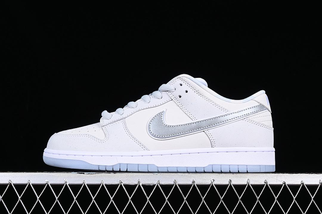 Nike CONCEPTS X DUNK LOW OG SB QS WHITE LOBSTER FRIENDS FAMILY WHITE · FD8776-100, photo 1