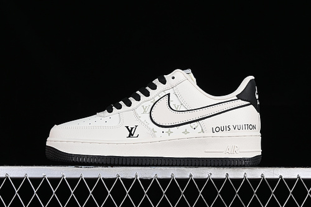 Nike Nike AIR FORCE 1 07 LOW WHITE/GREY/BLACK · FB0788-100, photo 1