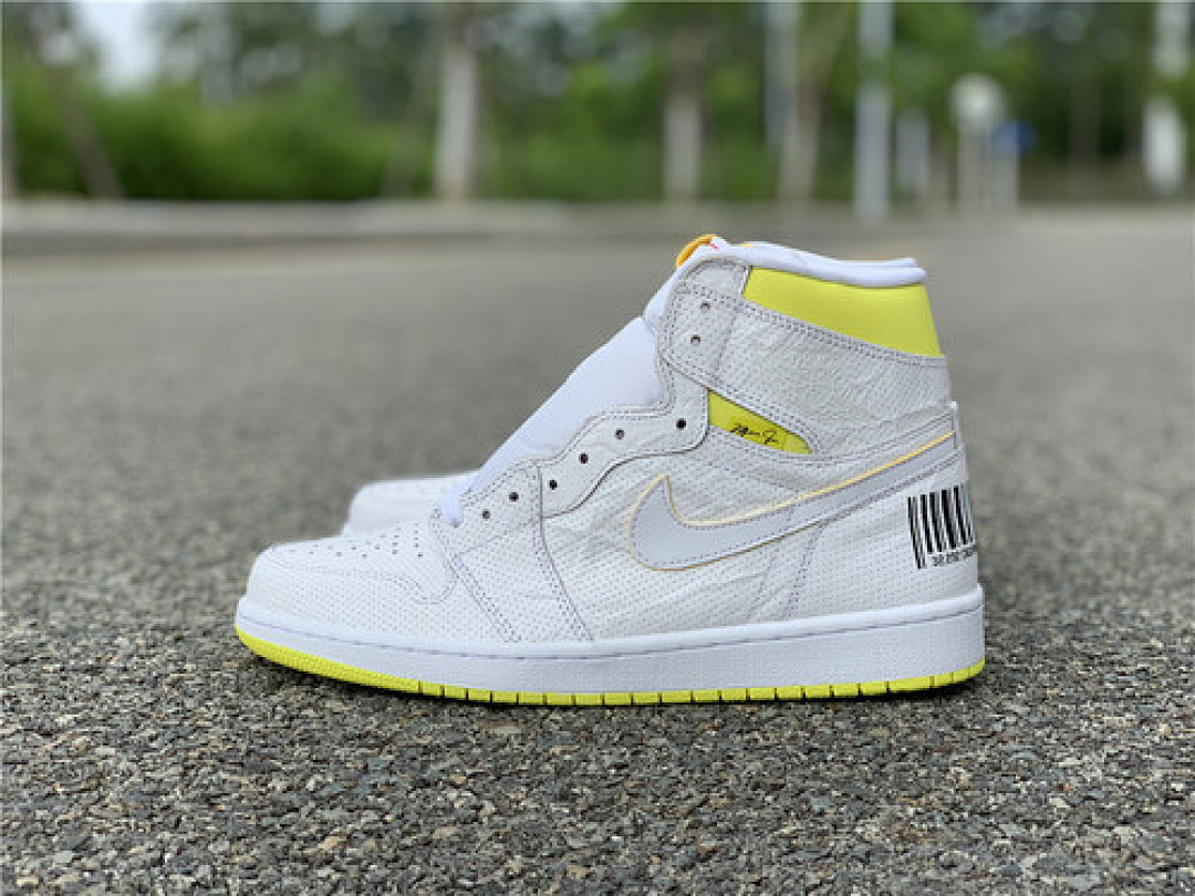 Jordan AIR Jordan 1 HIGH OG FIRST CLASS FLIGHT WHITE/YELLOW · 555088-170, photo 1