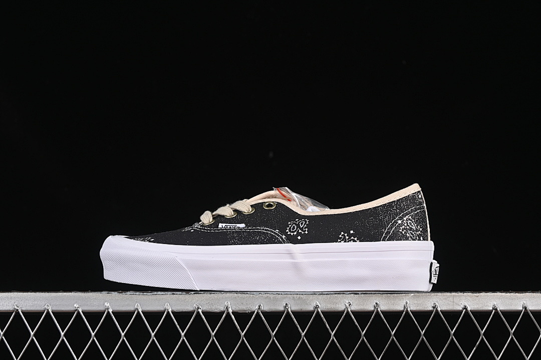 Unbranded [VN000D5KESB]-[AUTHENTIC 44 SKATEBOARD SHOES BLACK/WHITE]-[WOMAN:35-39]-[MAN:40-44], photo 1