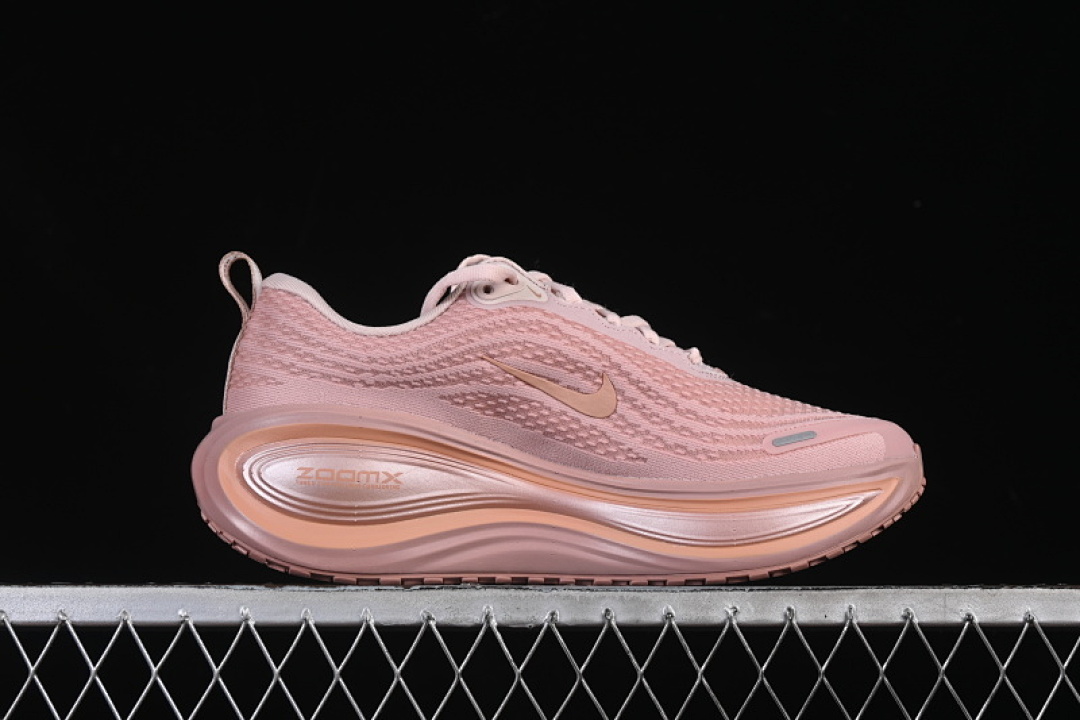 Nike [HV8154-601]-[VOMERO PLUS PARTICLE PINK/ROSE GOLD/SILT RED]-[WOMAN:35.5-39]-[MAN:40-42] - Image 16