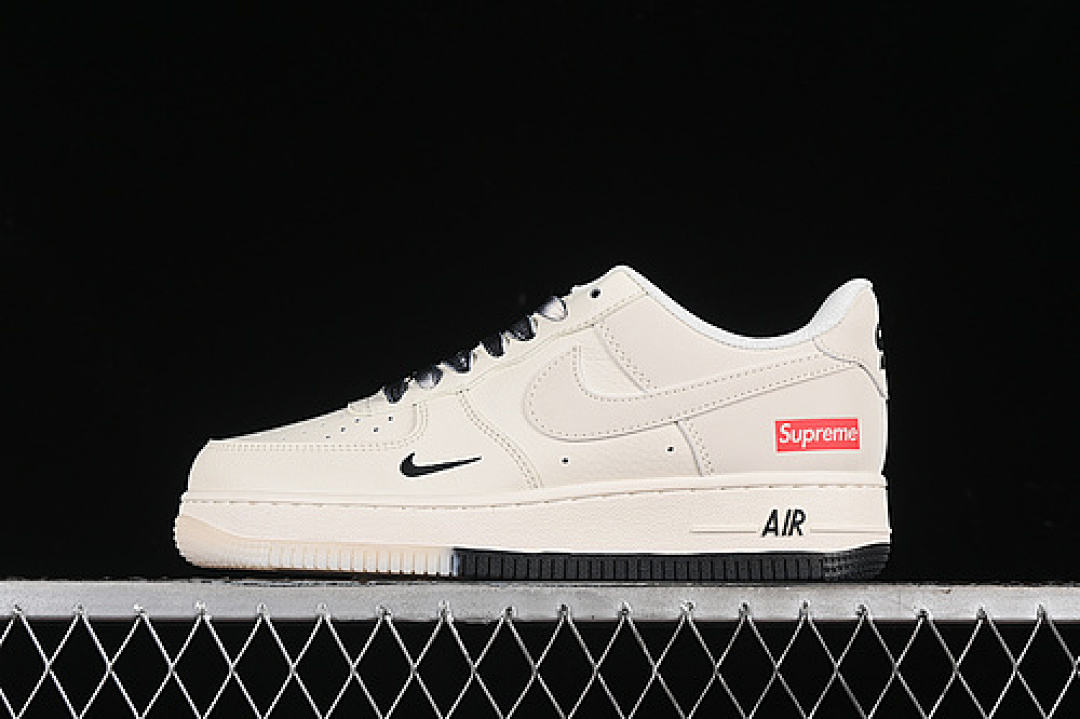 Nike Nike AIR FORCE 1 07 LOW SUPREME OFF WHITE/BLACK · BB7577-217, photo 1