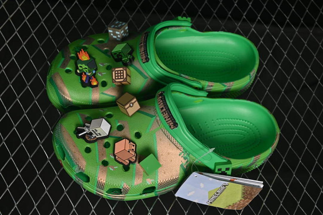 Crocs [MINECRAFT X CROCS CLASSIC CLOG GREEN/BROWN]-[WOMAN:36-39]-[MAN:40-46] - Image 7