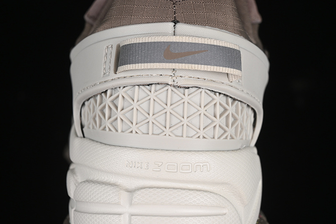 Nike [HQ2181-006]-[ZOOM VOMERO ROAM LIGHT BONE/COURT PURPLE/GUM DARK BROWN/MINK BROWN]-[36-45] - Image 7