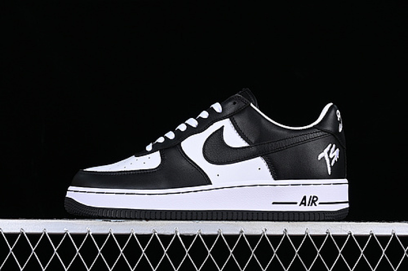 Nike Nike TERROR SQUAD AIR FORCE 1 LOW WHITE/BLACK/WHITE · FJ5756-100, photo 1