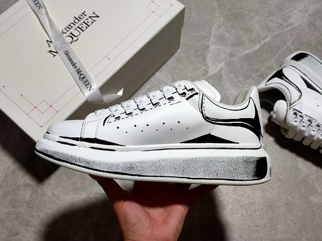Alexander McQueen Alexander McQueen [ WHITE/BLACK/WHITE]-[WOMAN:35-39]-[MAN:40-44], photo 1