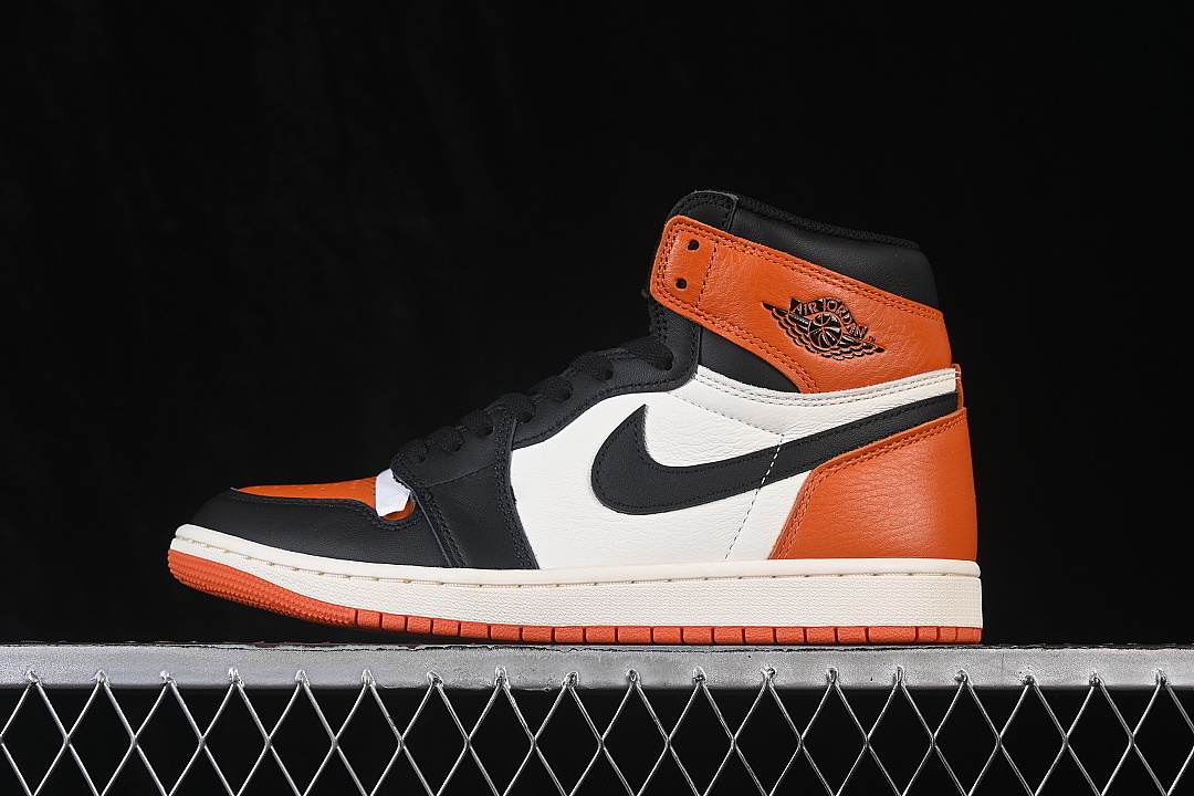Jordan [DZ5485-008]-[JORDAN 1 RETRO HIGH OG BLACK/BLACK-SAIL-STARFISH]-[MAN:40-48.5], photo 1