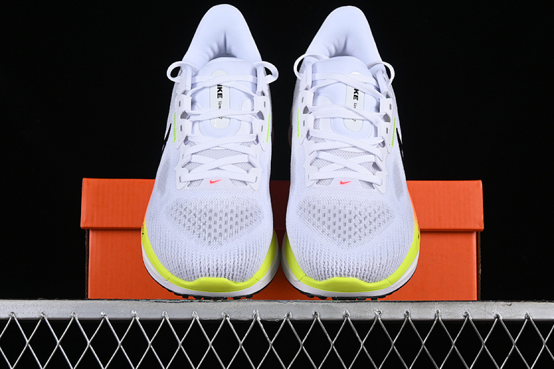 Nike [HF4914-100]-[AIR ZOOM VOMERO 17 WHITE/BRIGHT CRIMSON/VOLT/BLACK]-[MAN:39-46] - Image 13