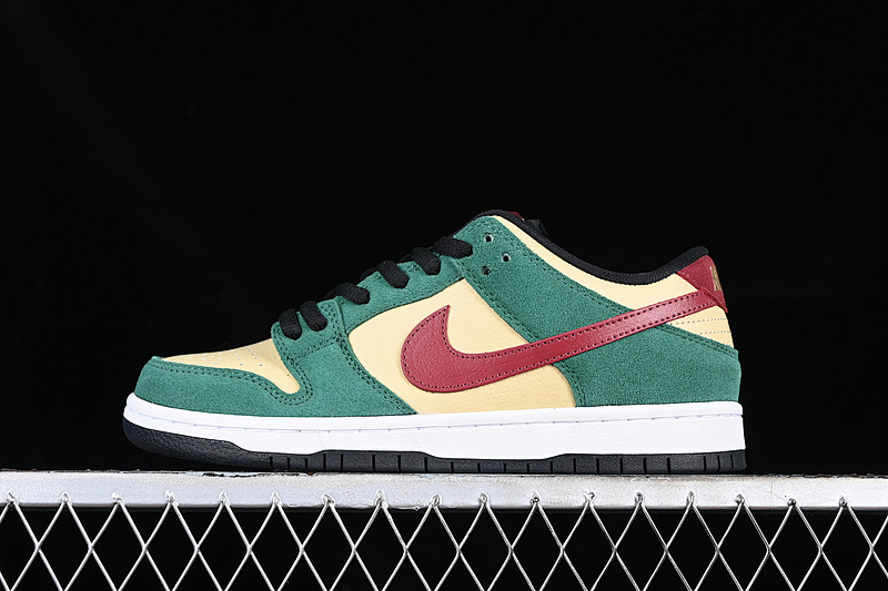 Nike SB DUNK LOW PRO JAMESON VEGAS GOLD/TEAM RED-TEAM GREEN · 304292-700, photo 1