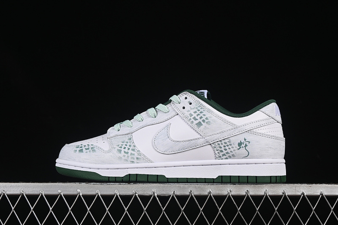 Unbranded [DD1391-101]-[SB DUNK LOW WHITE/TEAM GREEN/WHITE/TOTAL ORANGE]-[WOMAN:36-39]-[MAN:40-45], photo 1