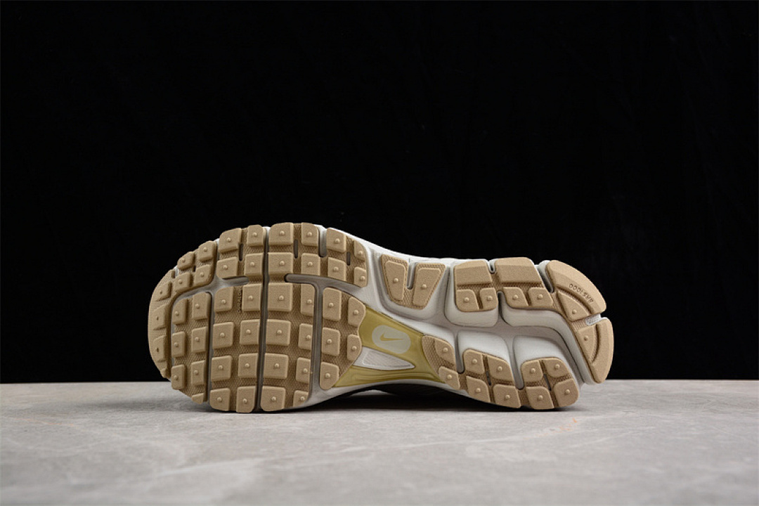 Nike [FJ7694-020]-[AIR ZOOM VOMERO 5 SP LIGHT BONE/SAIL/UNIVERSITY GOLD]-[UNISEX:36-45] - Image 14