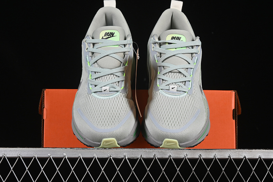 Nike [HM6803-002]-[AIR ZOOM VOMERO 18 LIGHT SILVER/BARELY VOLT/DUSTY OLIVE/COLLEGE GREY]-[36-45] - Image 13