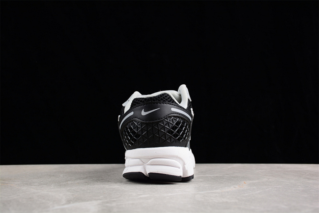 Nike [FD0533-066]-[ZOOM VOMERO 5 SP WHITE/BLACK/GREY/RED]-[WOMAN:36-39]-[MAN:40-45] - Image 11