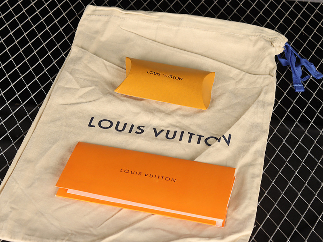 Louis Vuitton [L*V FASHION SHOW SNEAKERS WHITE/WHITE/LIGHT GREY]-[MAN:38-46] - Image 2
