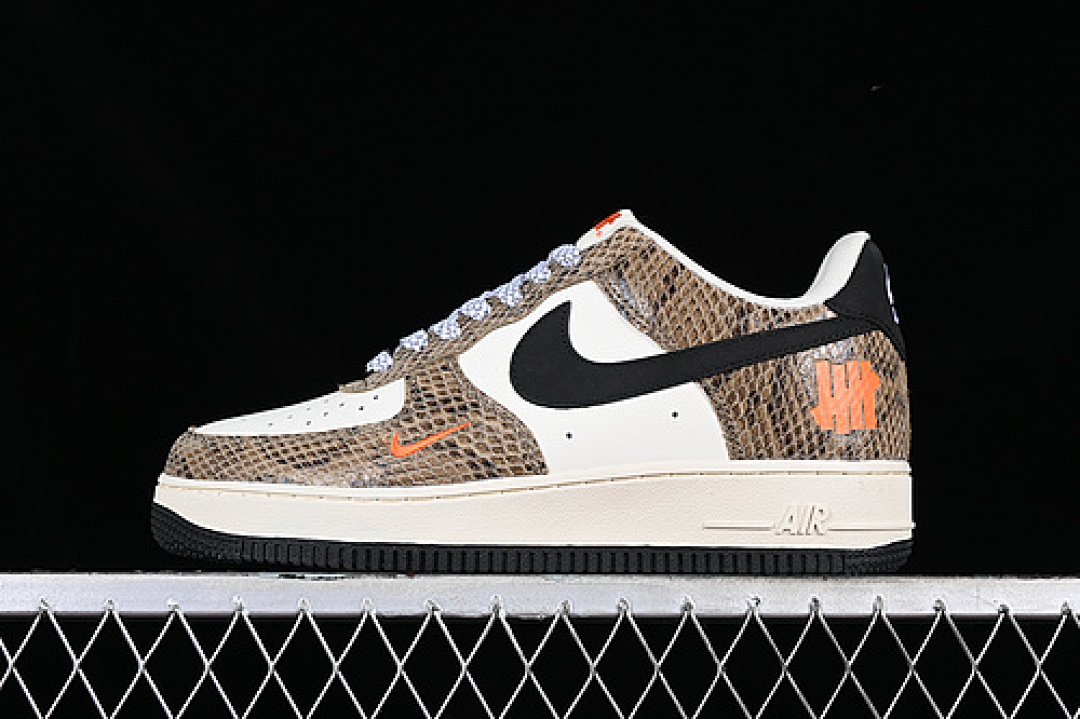 Nike Nike AIR FORCE 1 07 LOW WHITE/BLACK/BROWN · BS9055-830, photo 1