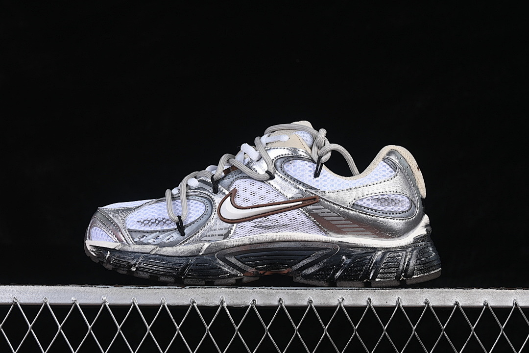 V5 RNR LOW-TOP RUNNING SHOES WHITE/SILVER/BLACK · HQ7901-102, photo 1