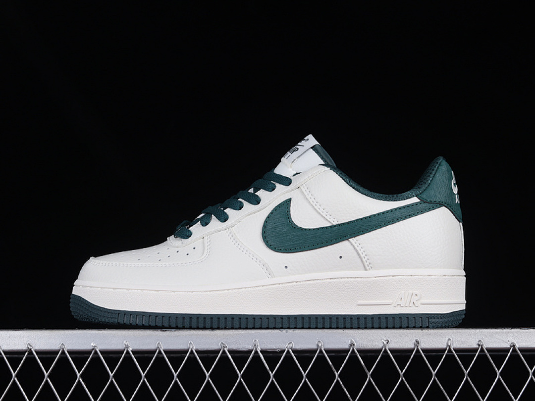 Nike Nike AIR FORCE 1 LOW 07 SU19 WHITE/WHITE/DARK GREEN · PO3699-807, photo 1
