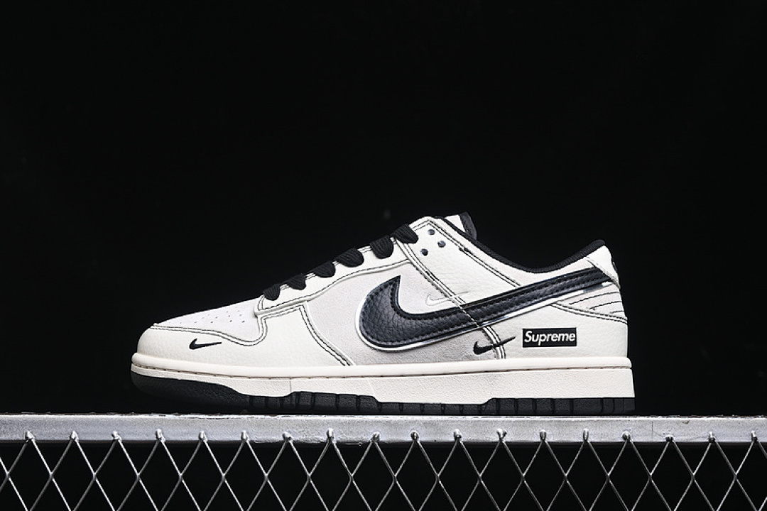 Supreme Nike SB DUNK LOW SUPREME WHITE/BLACK/SILVER · XX3186-302, photo 1