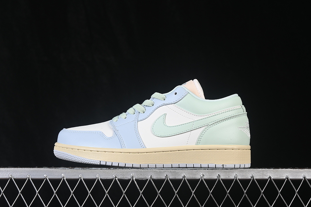 Jordan Jordan 1 LOW SAIL/AURA/MUSLIN/JADE AURA · DC0774-108, photo 1
