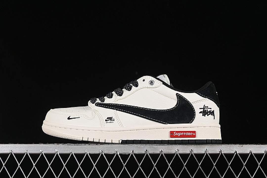 Jordan TRAVIS SCOTT X FRAGMENT DESIGN AIR Jordan 1 LOW OG SP WHITE/BLACK · SJ2068-129, photo 1