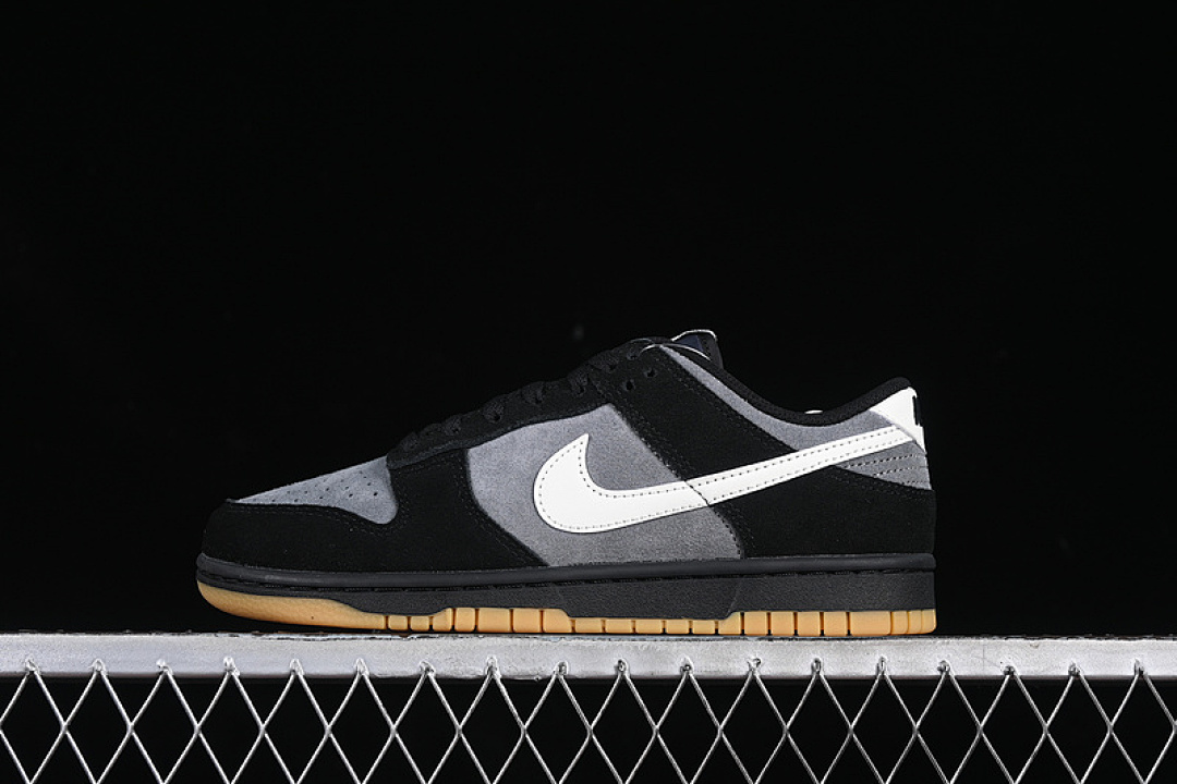 Nike DUNK LOW SB BLACK/ANTHRACITE/PALE IVORY/GUM LIGHT BROWN · HQ1931-001, photo 1
