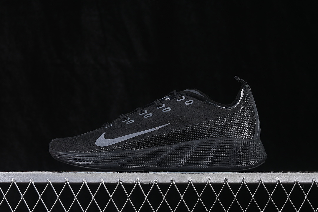 COMFORTABLE SNUG AND BREATHABLE RUNNING SHOES BLACK/INKINESS · HM9697-004, photo 1