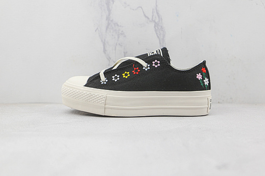 Converse Converse CHUCK TAYLOR ALL STAR LIFT PLATFORM LOW FLORAL EMBROIDERY BLACK/EGRET · A02566C, photo 1