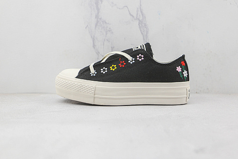 Converse Converse CHUCK TAYLOR ALL STAR LIFT PLATFORM LOW FLORAL EMBROIDERY BLACK/EGRET · A02566C, photo 1