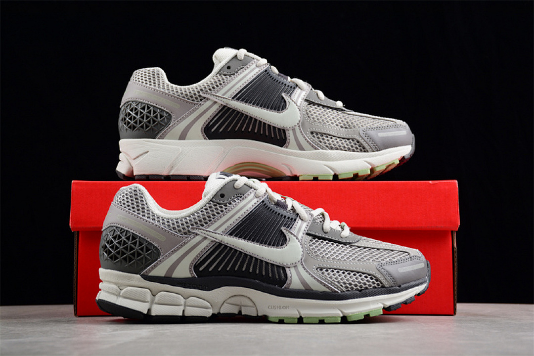Nike [FB8825-001]-[AIR ZOOM VOMERO 5 COBBLESTONE/LIGHT BONE]-[WOMAN:36-39]-[MAN:40-45] - Image 2